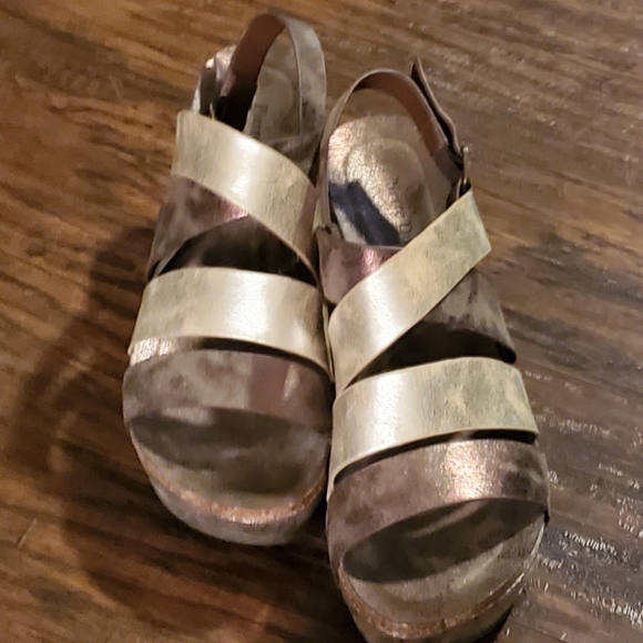 Pierre Dumas Metalic Brown & Pewter Strappy Wedge - Picture 7 of 7